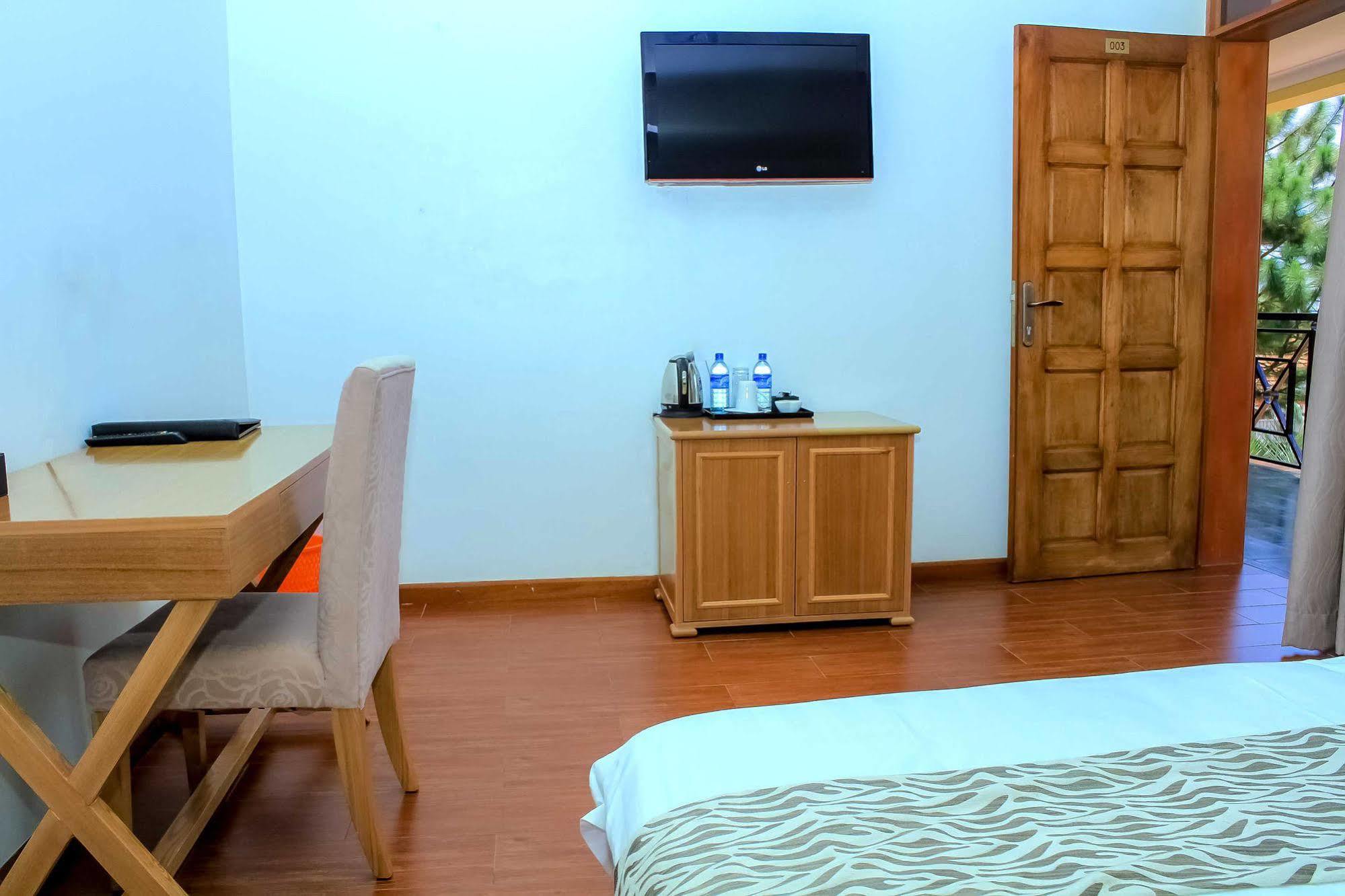 Rosemary Courts Bed & Breakfast เอนเทบเบ้ ภายนอก รูปภาพ